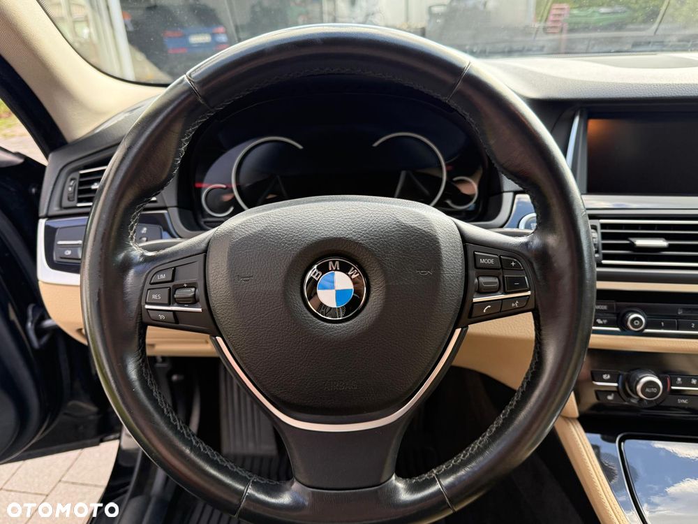 BMW Seria 5 520d xDrive - 29