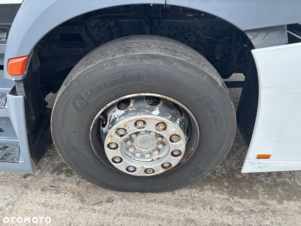 Mercedes-Benz Actros - 9