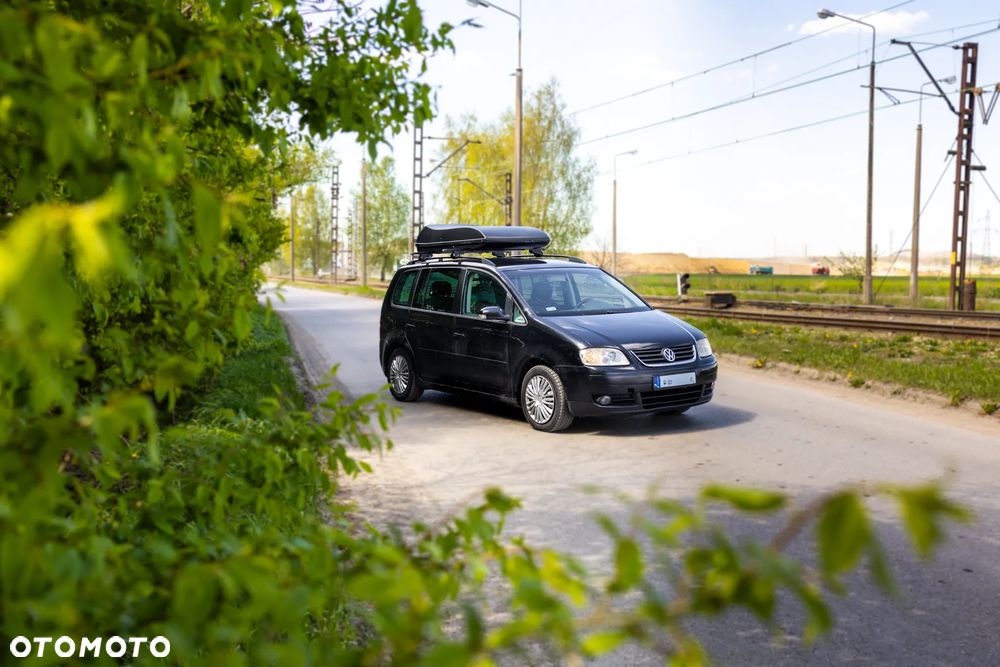 Volkswagen Touran 2.0 TDI Highline - 2