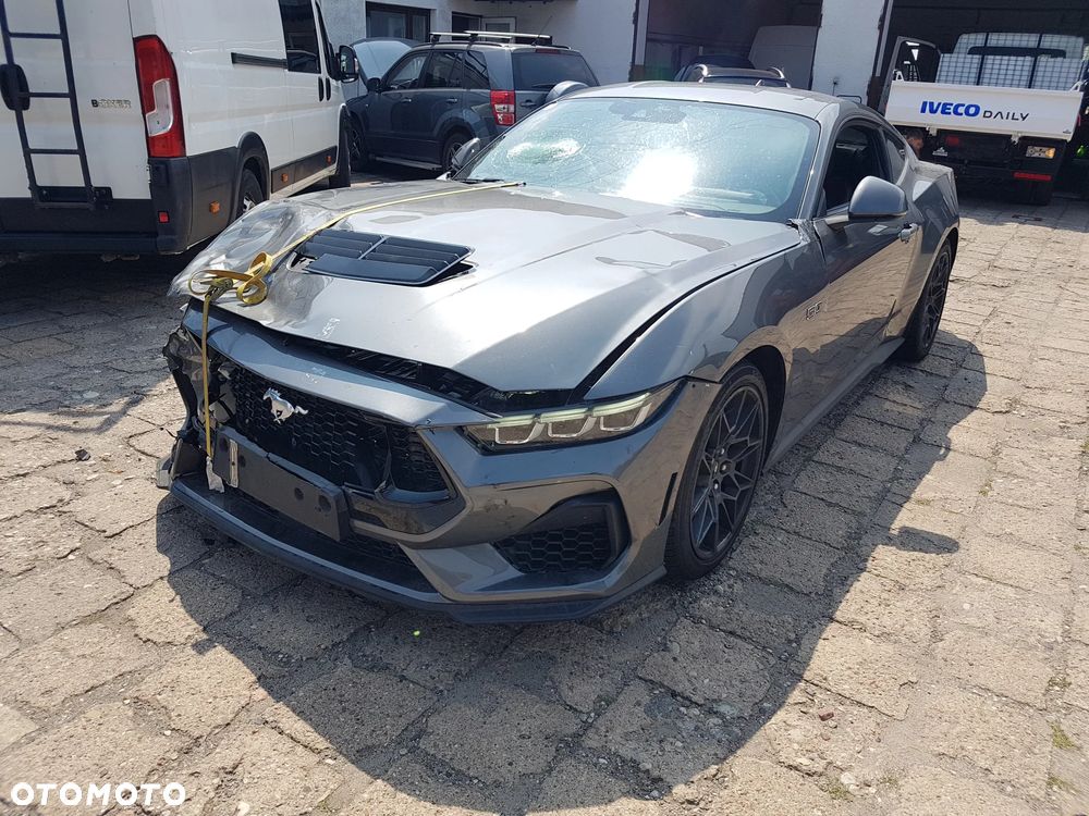 Ford Mustang - 1