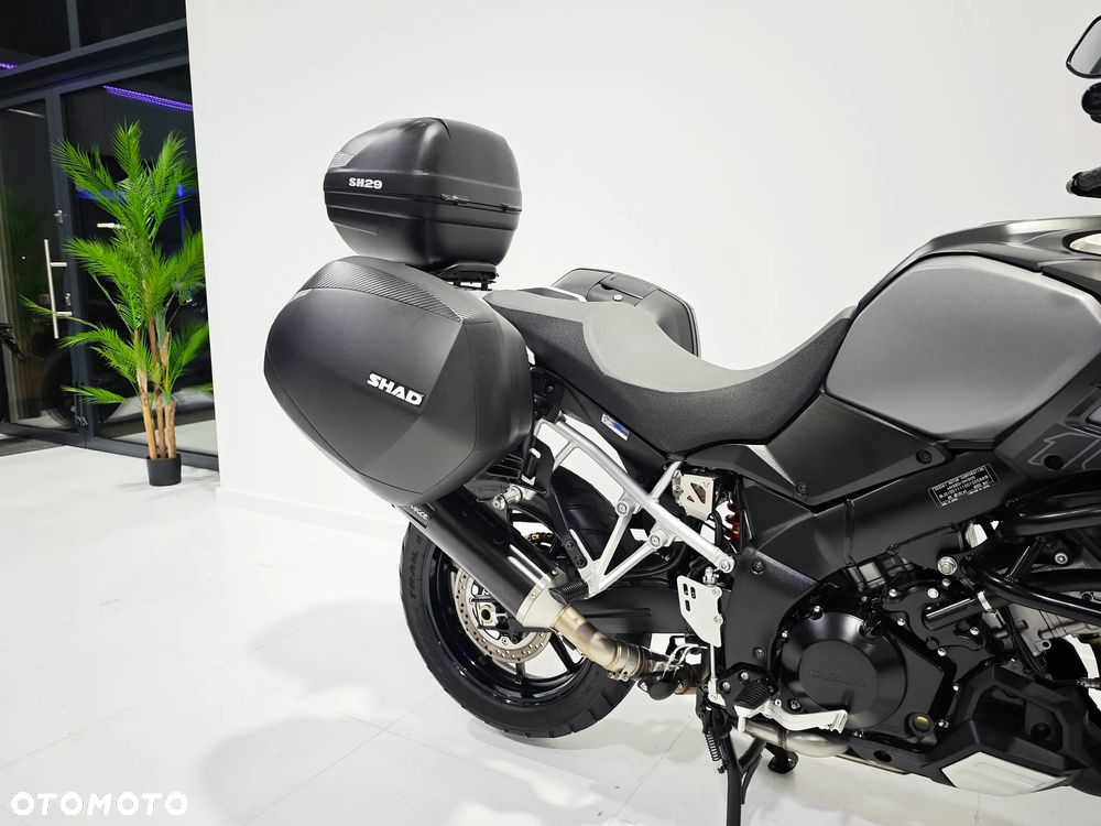 Suzuki V-STROM - 10