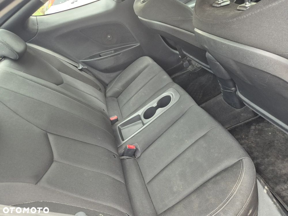 Hyundai Veloster 1.6 Premium - 12