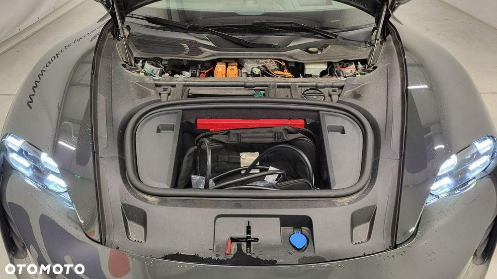 Porsche Taycan - 29