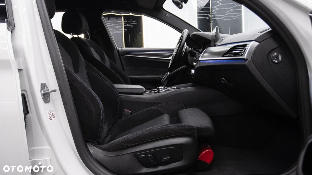 BMW Seria 5 520d xDrive M Sport sport - 22