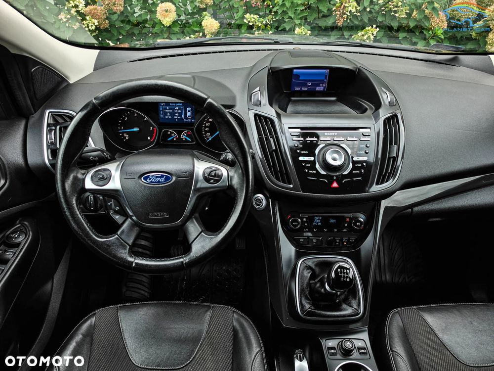 Ford Kuga 2.0 TDCi 2x4 Titanium - 24