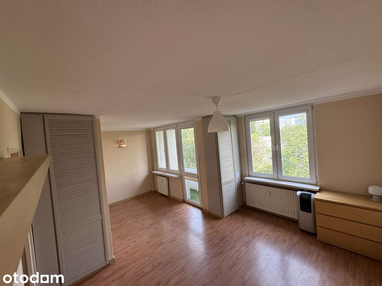 Kawalerka 29 m² z balkonem, po remoncie – 500 m od metra