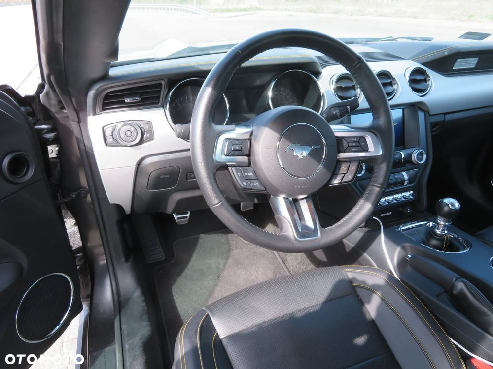 Ford Mustang 5.0 V8 GT - 12