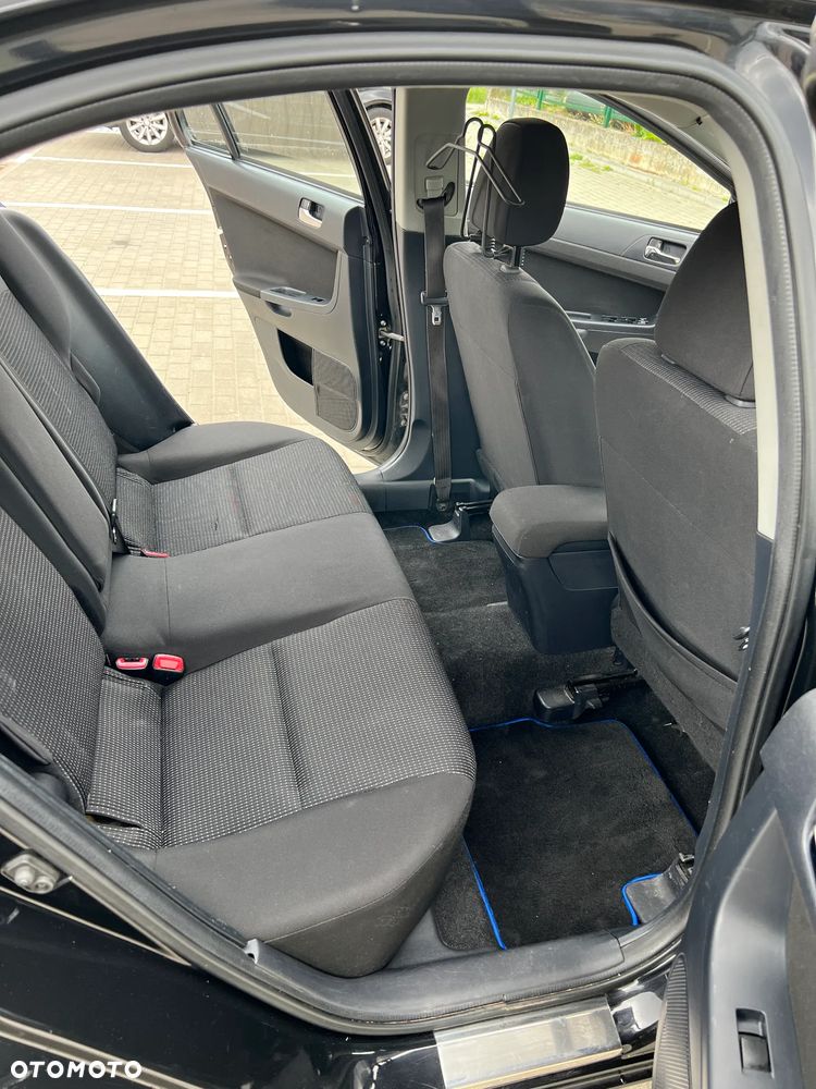 Mitsubishi Lancer 1.6 Intense - 19
