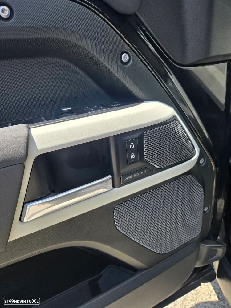 Land Rover Defender 110 D240 SE - 12