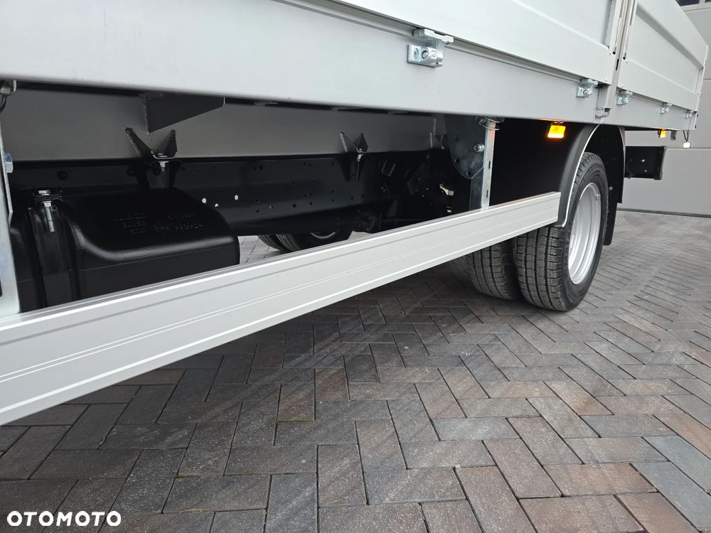 Iveco DAILY DAILY 35C18 / 50C18 HI-MATIC 9PALET 4,50cm Długi 850Kg ŁADOWNOŚĆ SALON PL 39 Tyś km STAN NOWY NOWY NOWY NA GWARANCJI TEMPOMAT FOTEL PNEŁMATYCZNY KLIMATYZACJA AUTOMATYCZNA LEDY BLOKADA MOSTU HAK FABRYCZNY - 19
