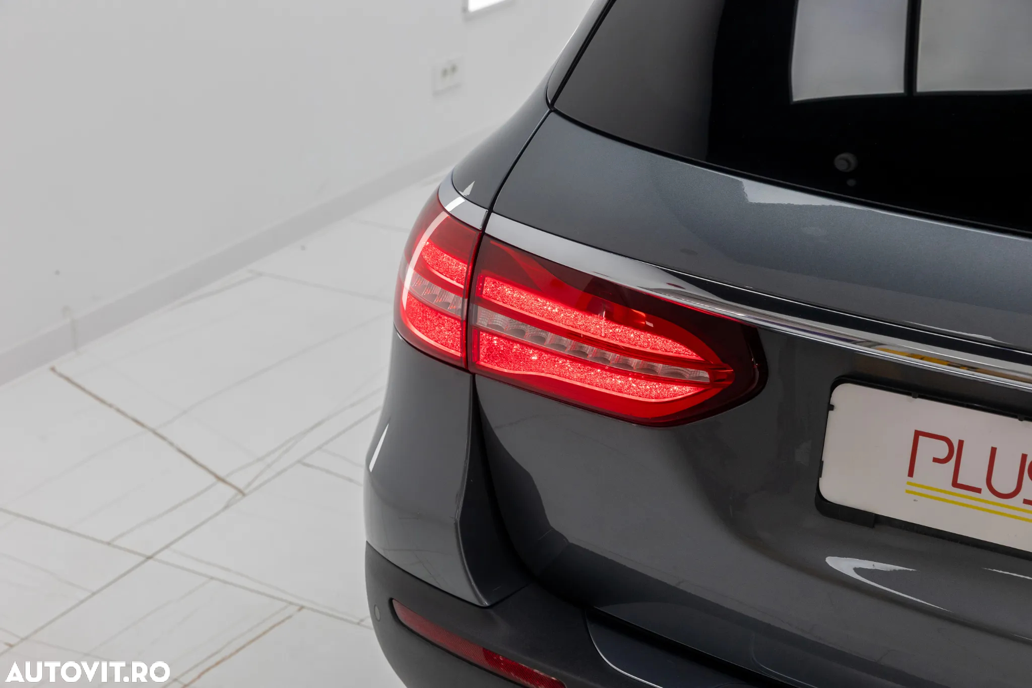 Mercedes-Benz E 220 d 4Matic 9G-TRONIC Avantgarde - 20