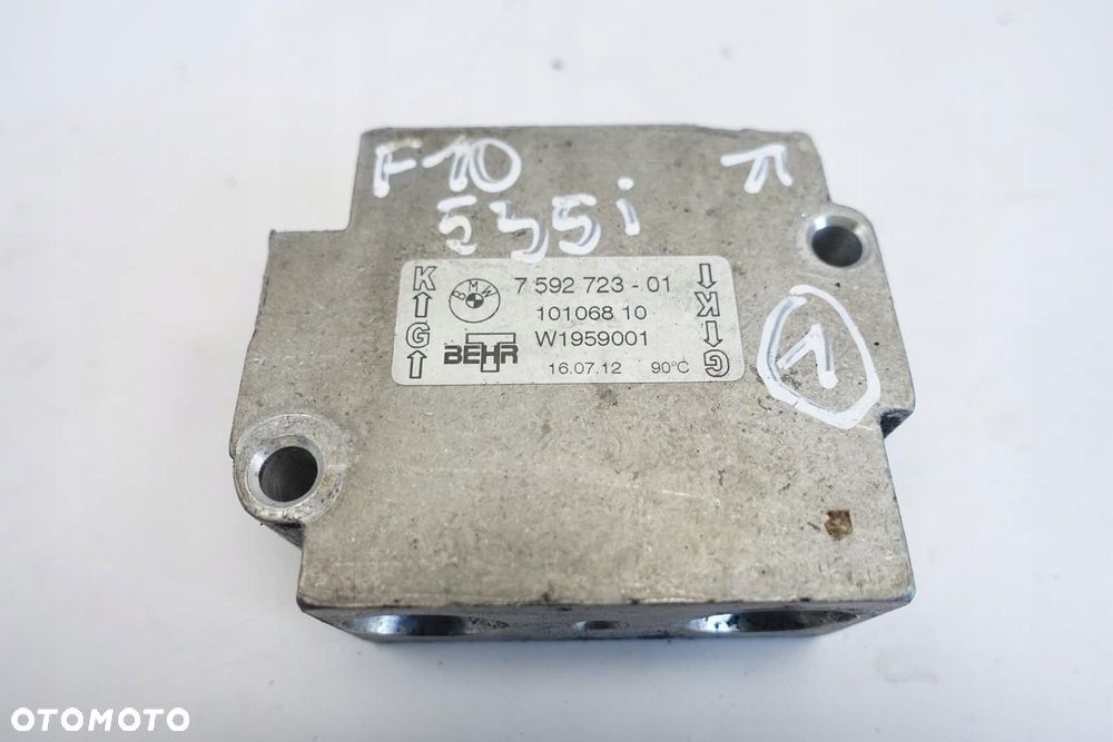 BMW F10 535 3.0 i TERMOSTAT OLEJU 7592723 oryginał - 1