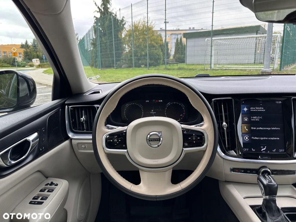 Volvo S60 T6 AWD Momentum Pro - 19