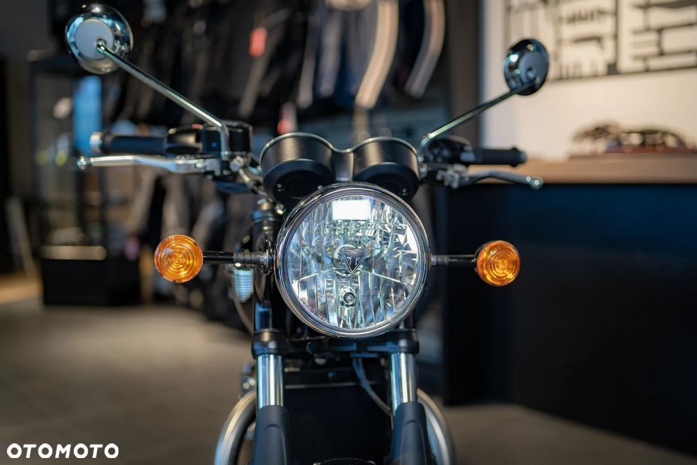 Triumph Bonneville - 12