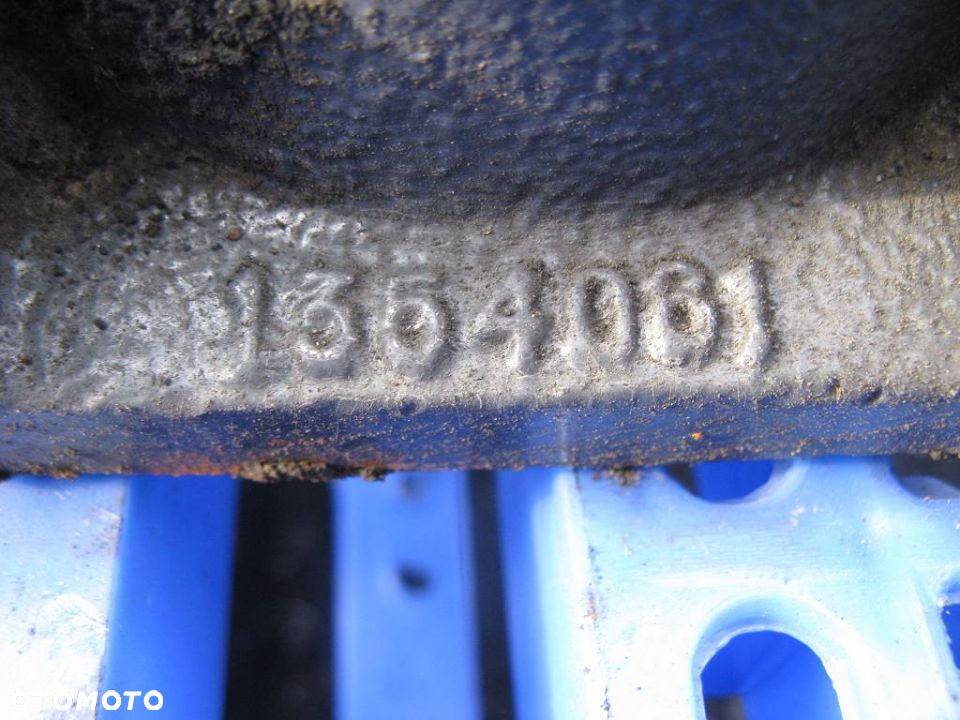 # SCANIA R WSPORNIK RESORA MOCOWANIE AMORTYZATORA 1354061 - 2