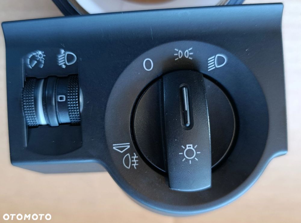 Audi A2 włącznik świateł stan bdb Europa 8Z1941531 - 1