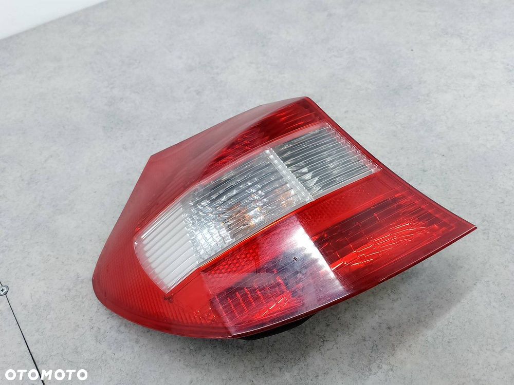 LAMPA TYLNA LEWA BMW 1 E87 6924501 5D - 2