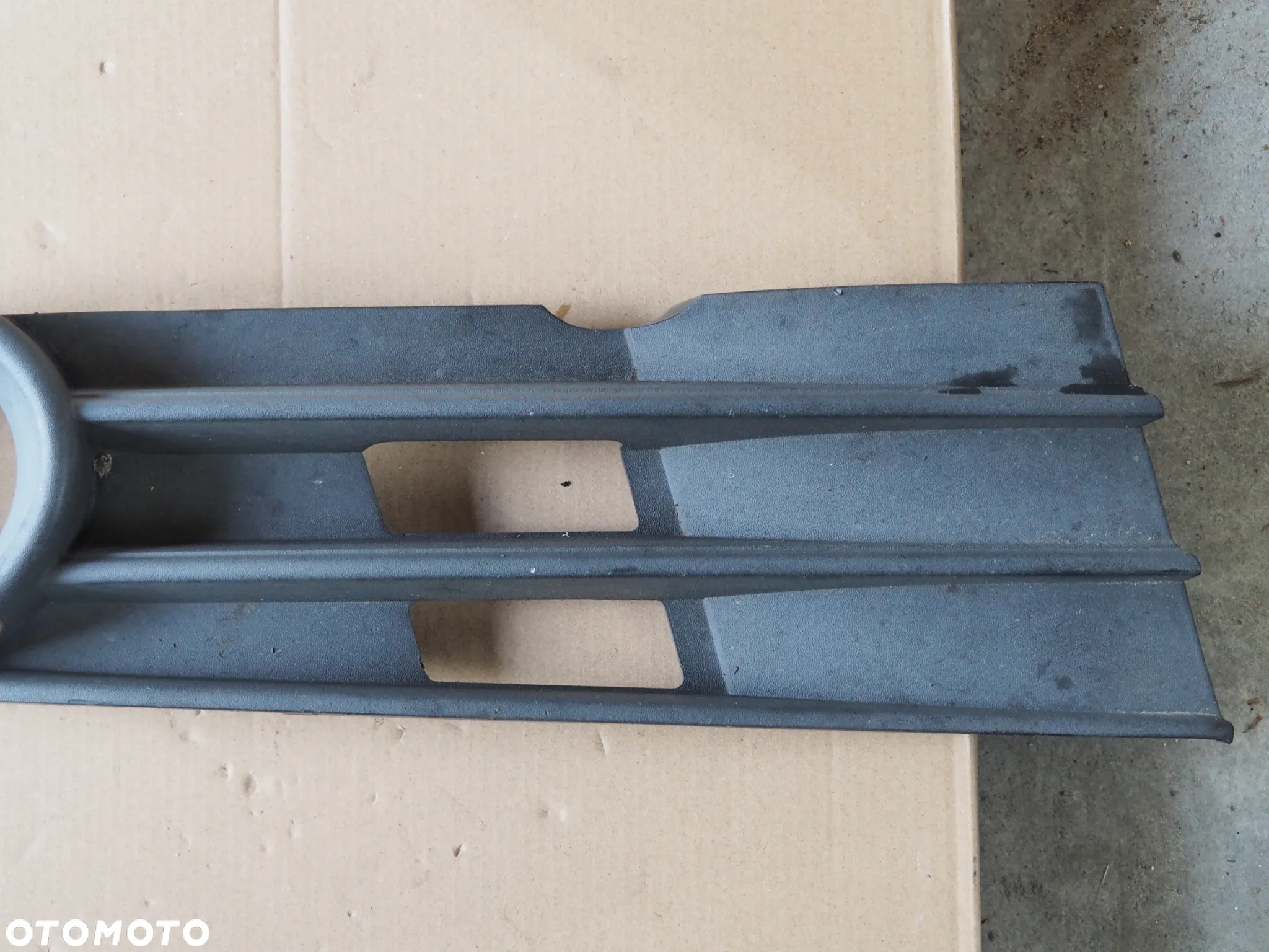 Kratka atrapa zaślepka halogen prawa VW Touran I Lift 1T0853666K - 3