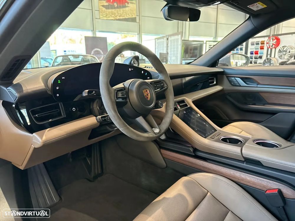 Porsche Taycan Cross Turismo 4S - 16