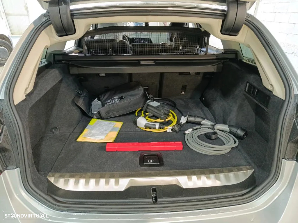 BMW 330 e Touring Auto - 10