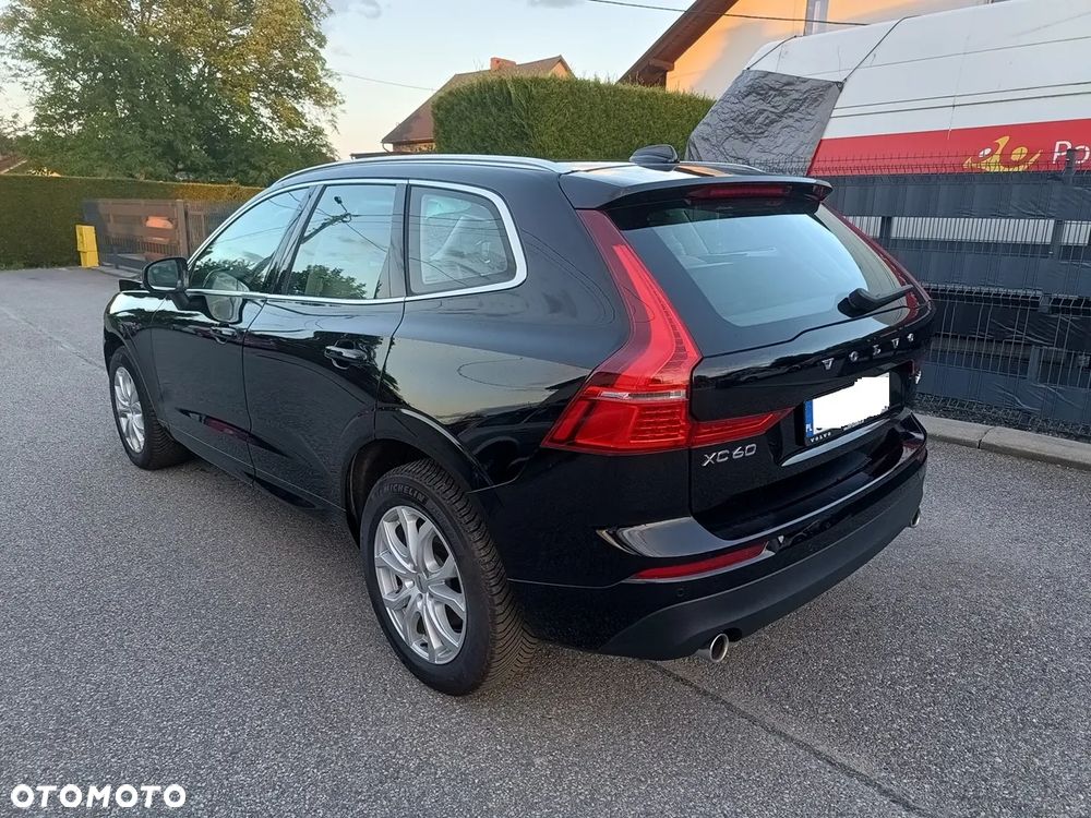 Volvo XC 60 T5 AWD Momentum Pro - 4
