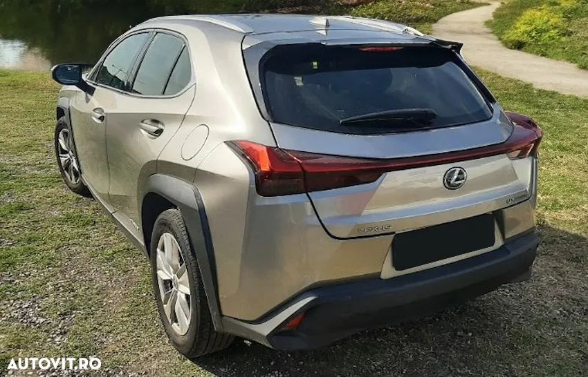 Lexus UX 250h Business Edition - 3