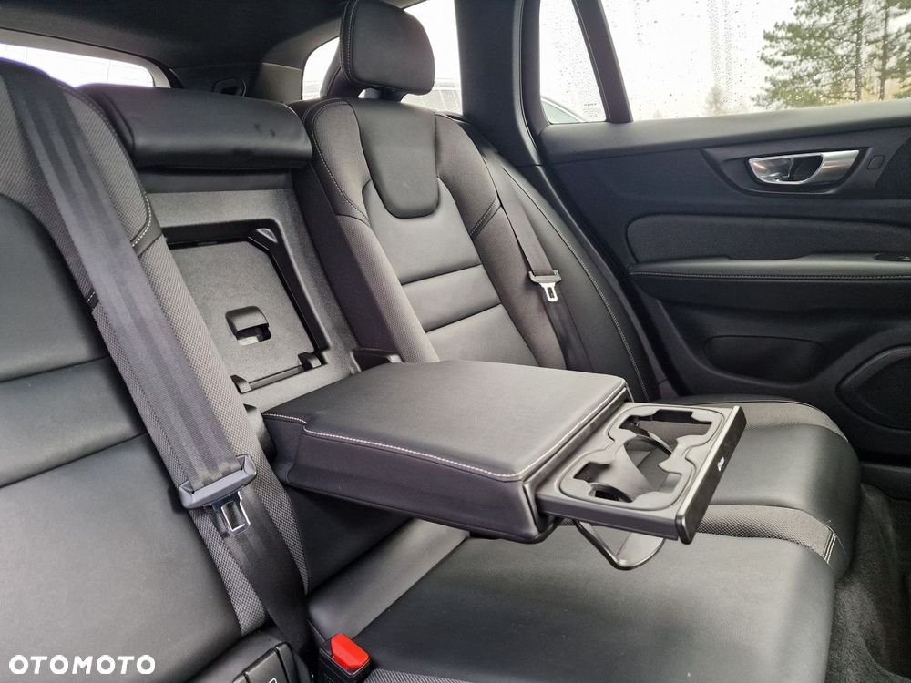 Volvo V60 Cross Country - 12