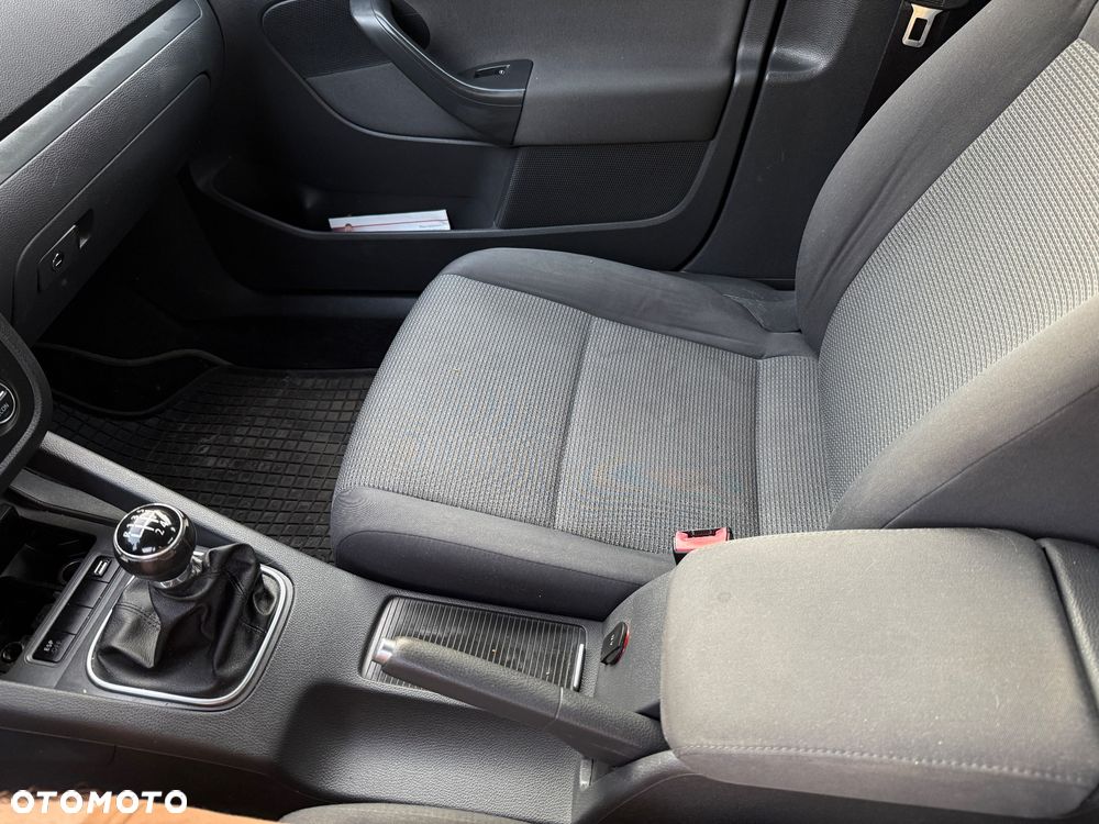 Volkswagen Jetta 1.6 Comfortline - 8