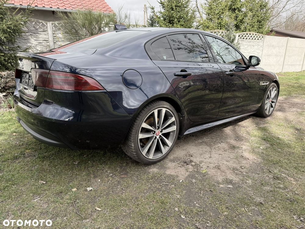 Jaguar XE 2.0 D R-Sport - 13