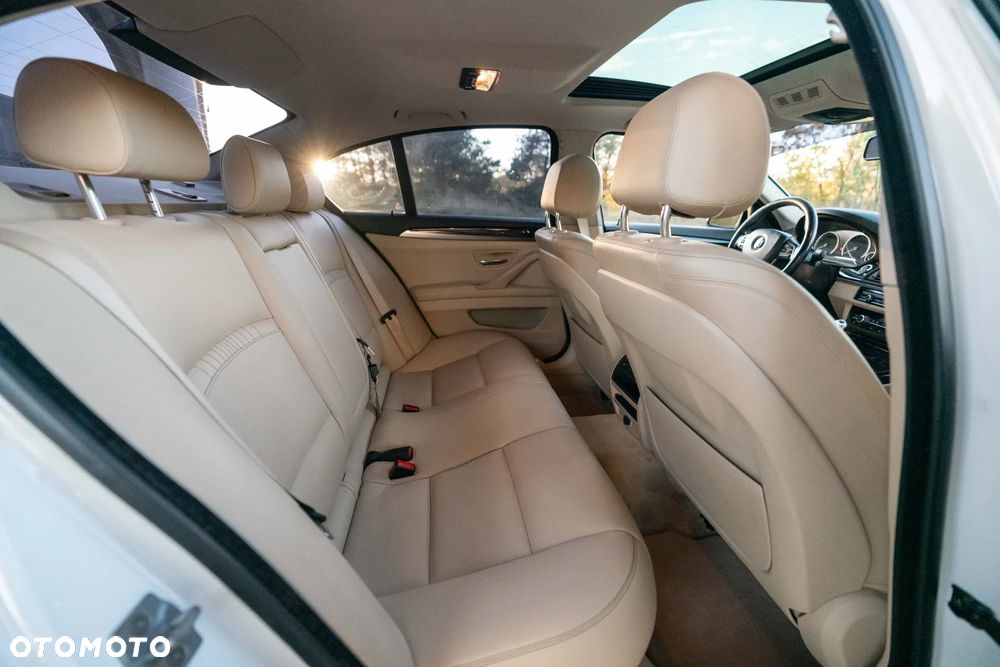 BMW Seria 5 528i xDrive Luxury Line - 23