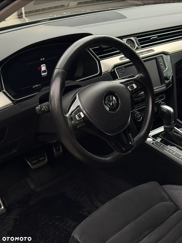 Volkswagen Passat - 13