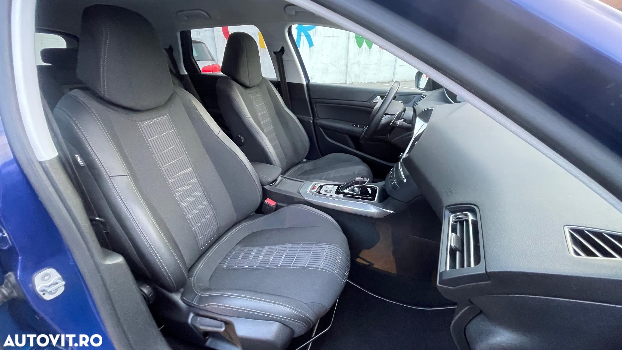 Peugeot 308 1.2 L PureTech Turbo S&S EAT8 Allure Pack - 4