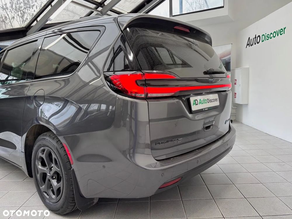 Chrysler Pacifica - 4