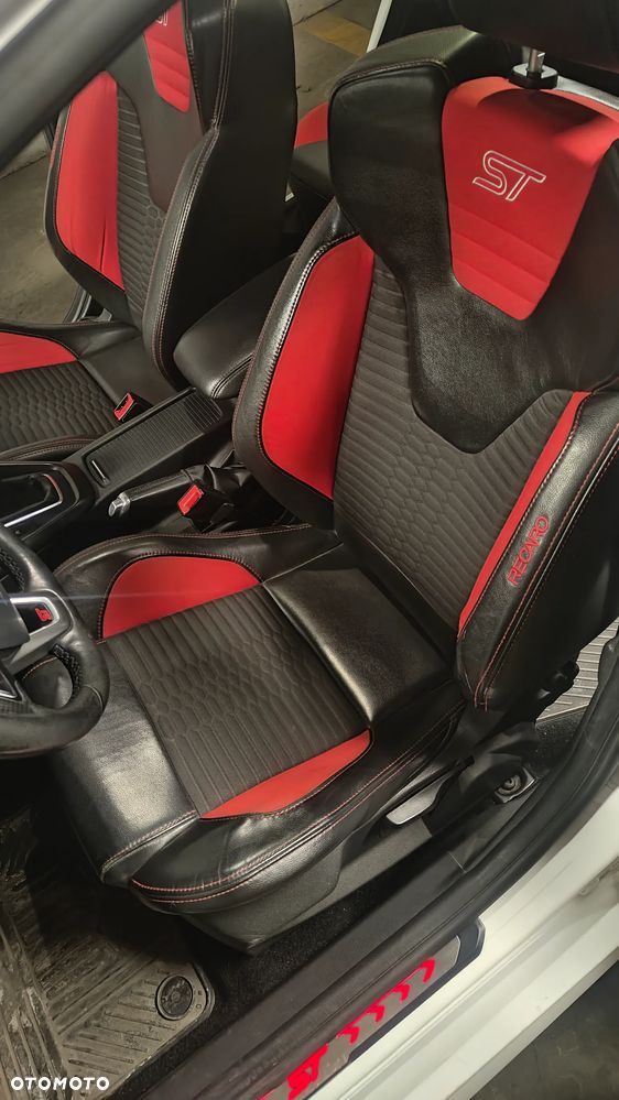 Ford Focus 2.0 EcoBoost ST-2 - 10
