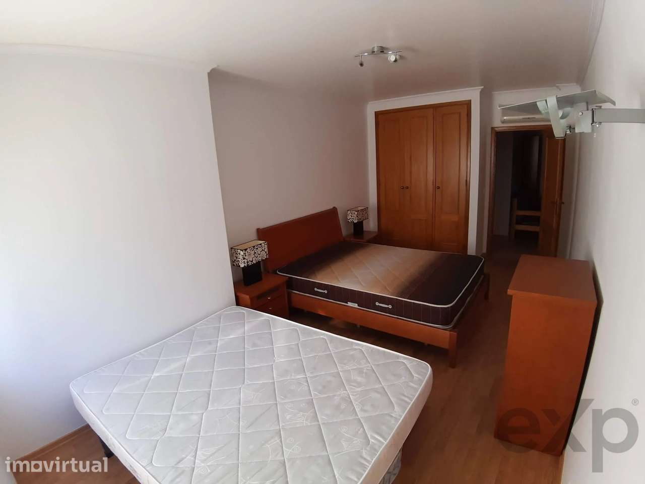 Apartamento com dois quartos na configuração atual, piscina e garagem - Grande imagem: 4/14
