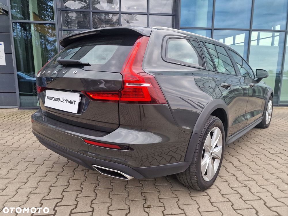 Volvo V60 Cross Country - 4