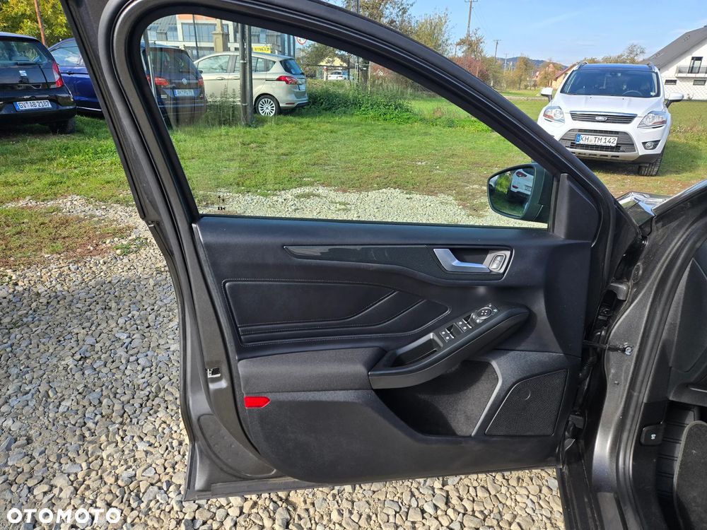 Ford Focus 1.5 EcoBlue Start-Stopp-System ST-LINE VIGNALE - 11