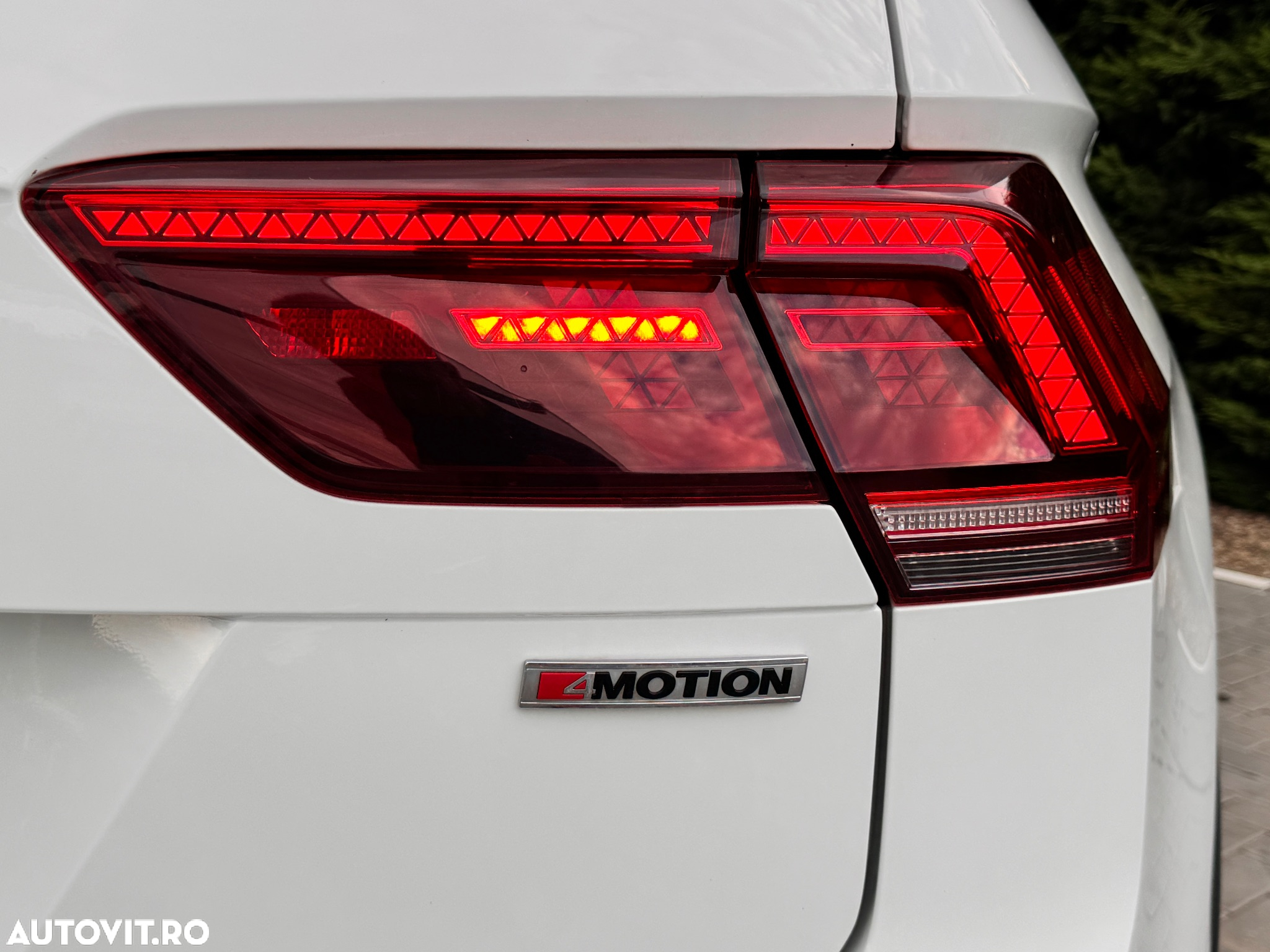 Volkswagen Tiguan 2.0 TDI SCR DSG 4Motion R-Line - 9