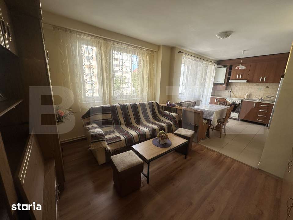 Apartament cu 3 camere, decomandat, 60 mp, zona Centrala — fotografia 1