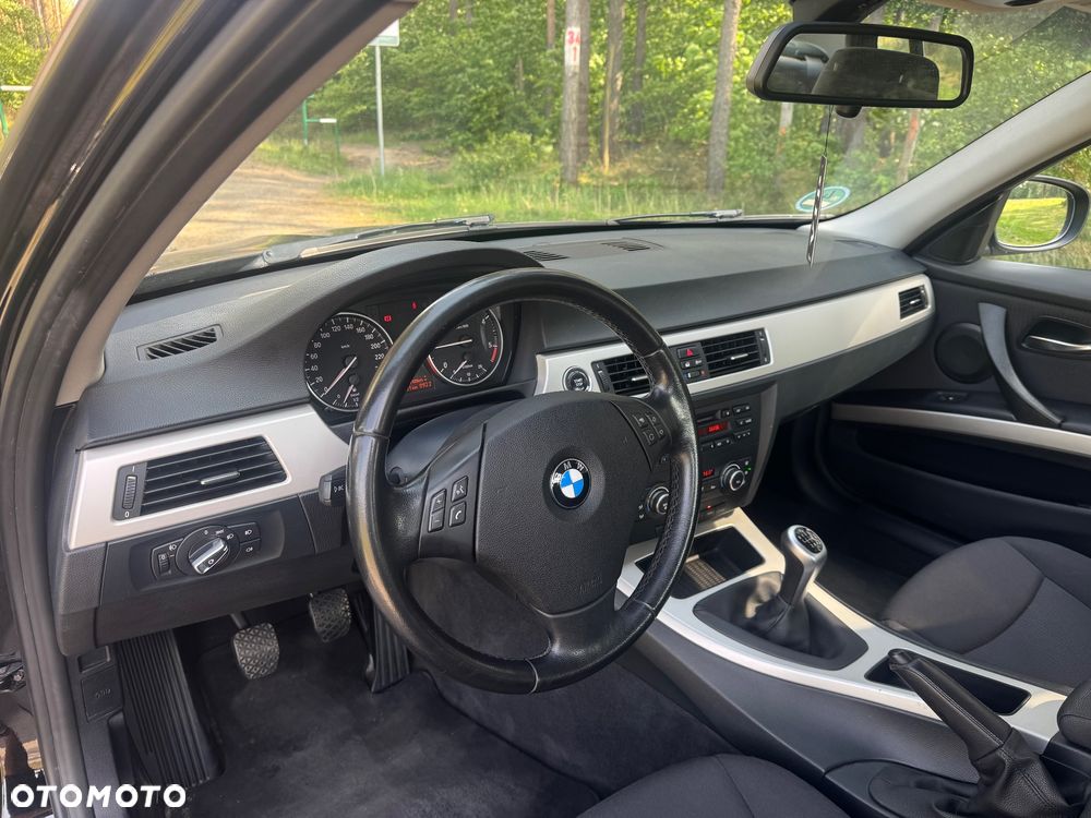 BMW Seria 3 320d DPF Edition Sport - 22