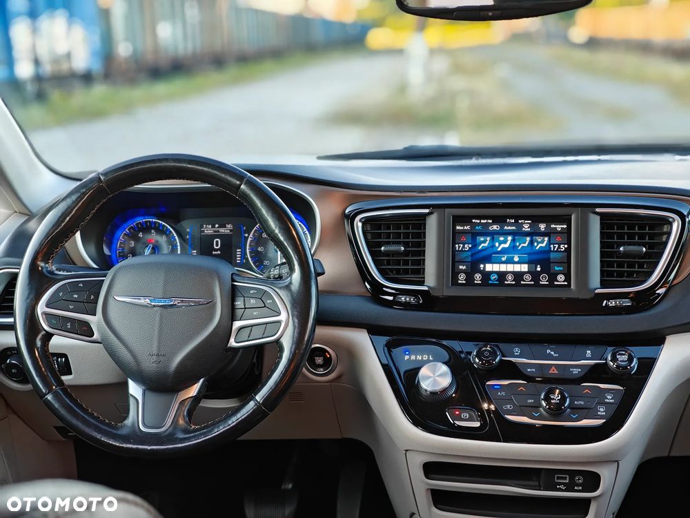 Chrysler Pacifica - 19