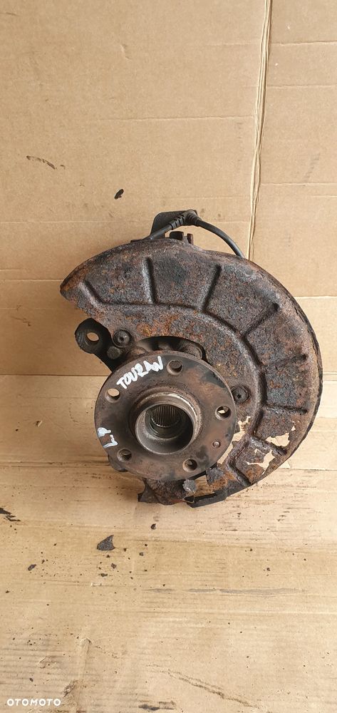 Zwrotnica piasta lewy przód przednia lewa VW Touran 1T0 1.9 TDI - 1