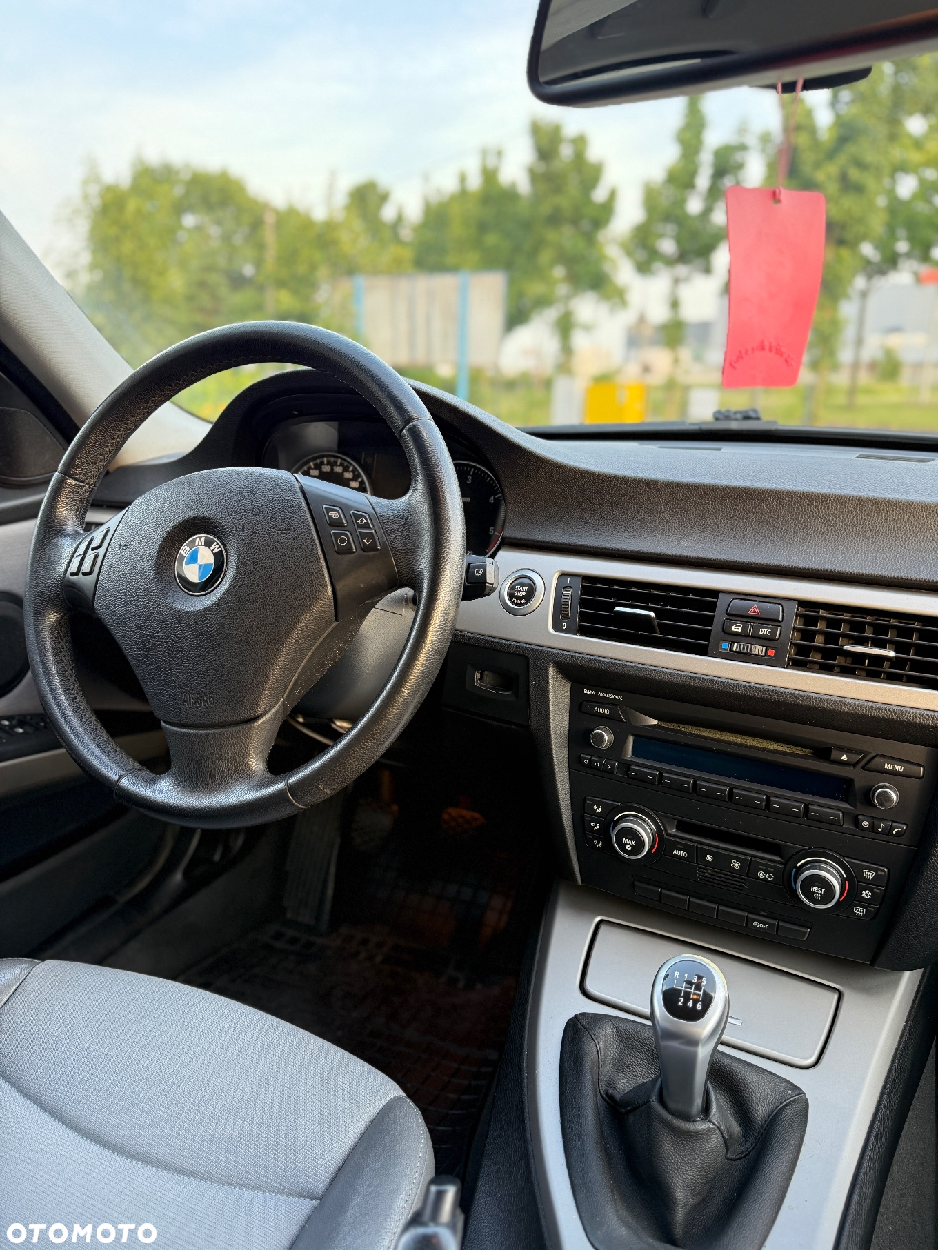 BMW Seria 3 320d DPF Touring - 12