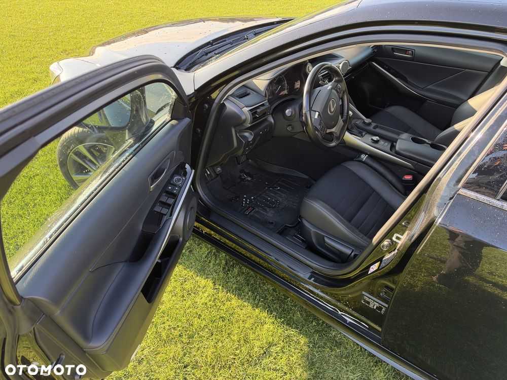 Lexus Is 2018 photo 3