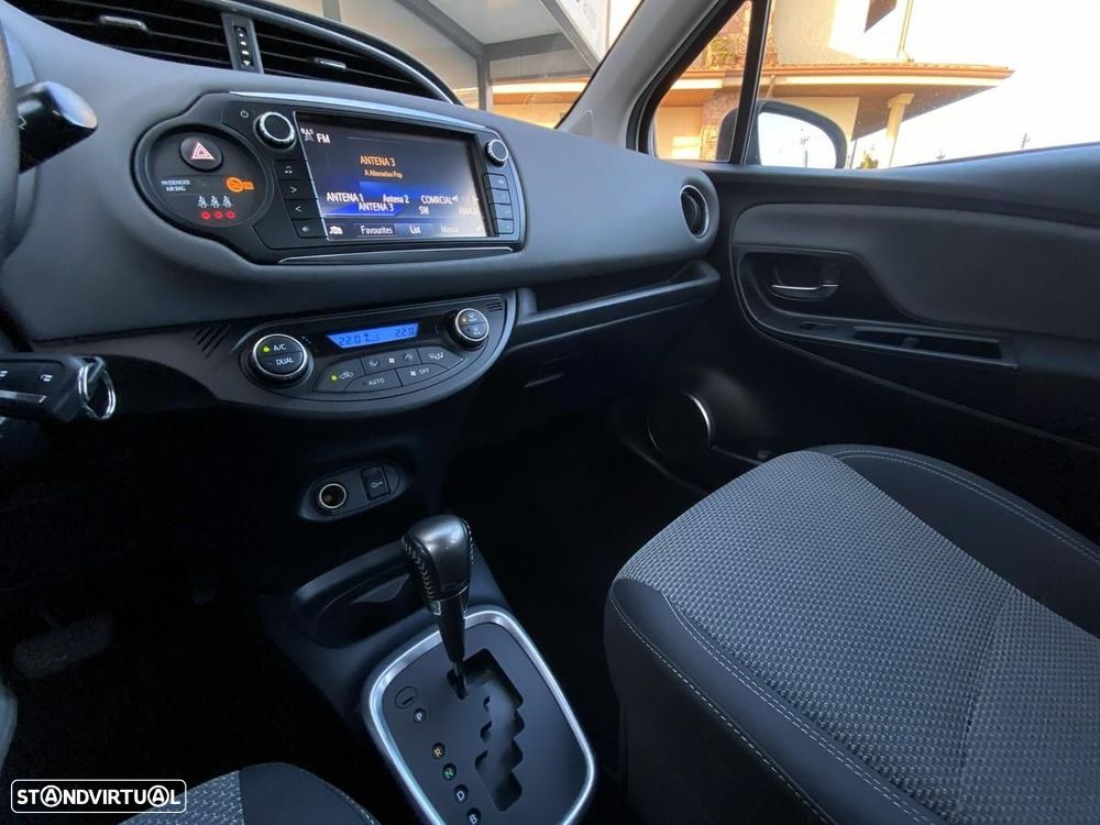 Toyota Yaris 1.5 HSD Active - 6