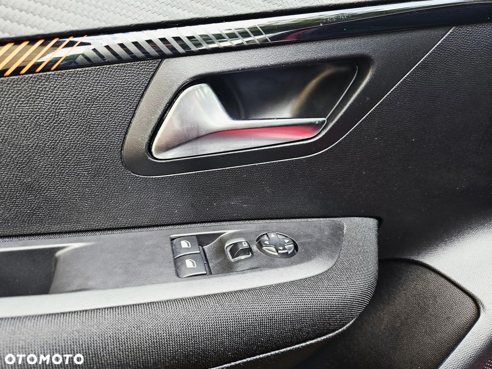 Peugeot 208 - 9