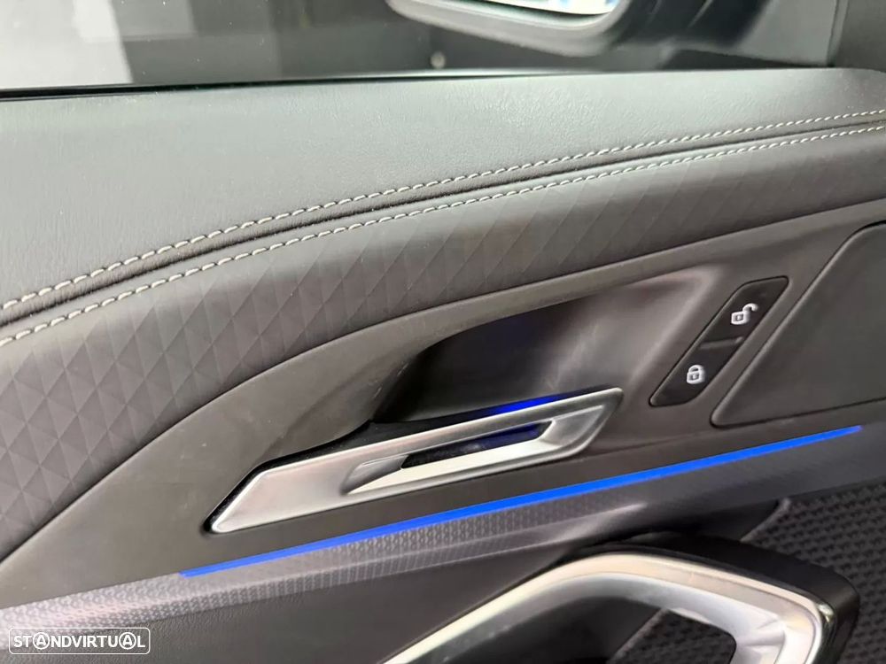 BMW iX2 eDrive20 Pack Desportivo M - 37