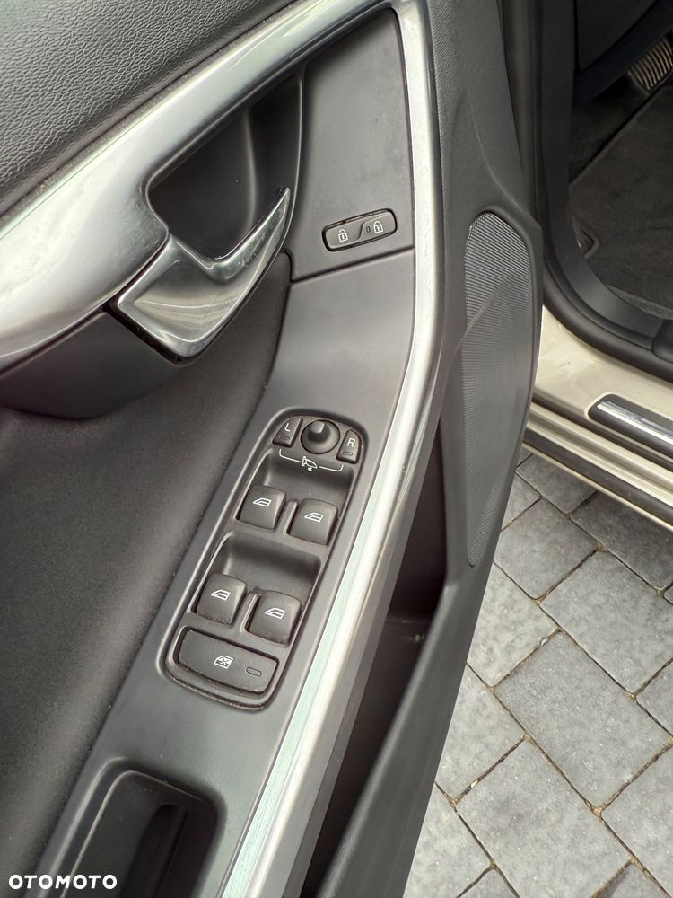 Volvo S60 D4 Drive-E Momentum - 15