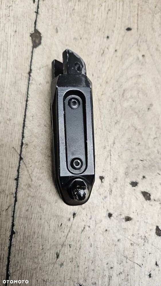 Podnóżek Suzuki GSX 1400 - 4