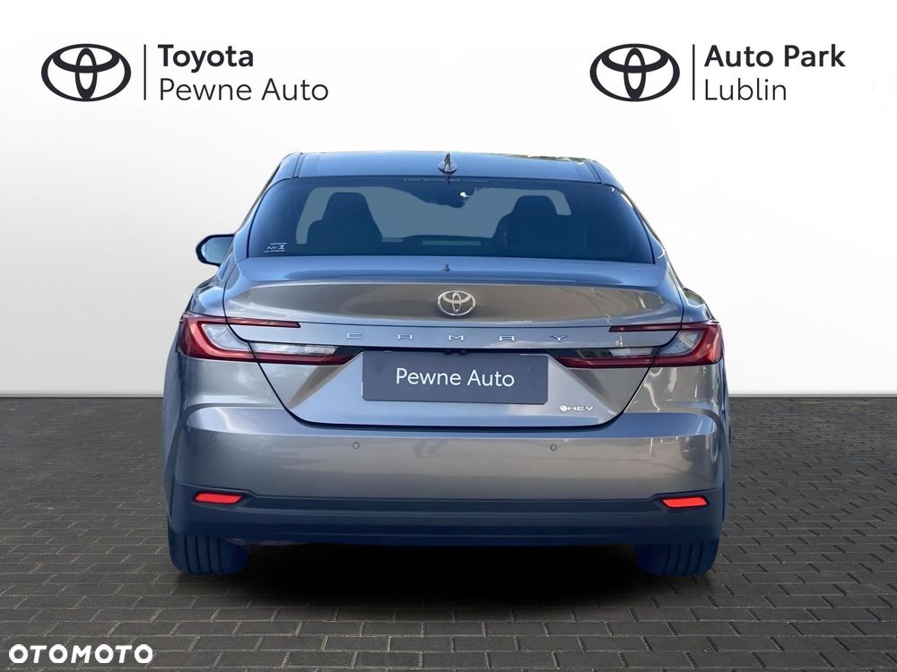 Toyota Camry - 4